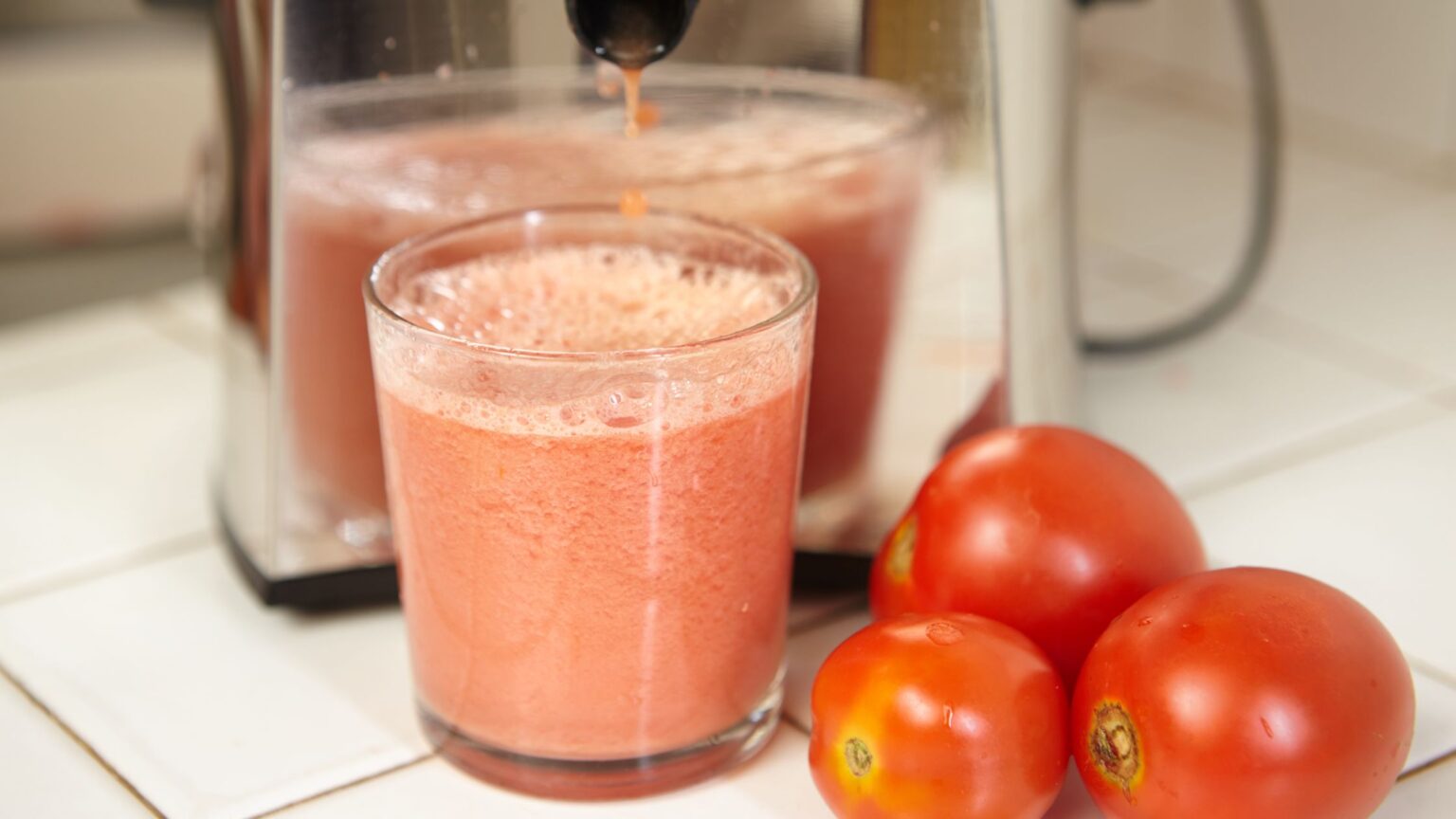 Are Cold Press Juicers Better Than Centrifuged Juicers? Carico