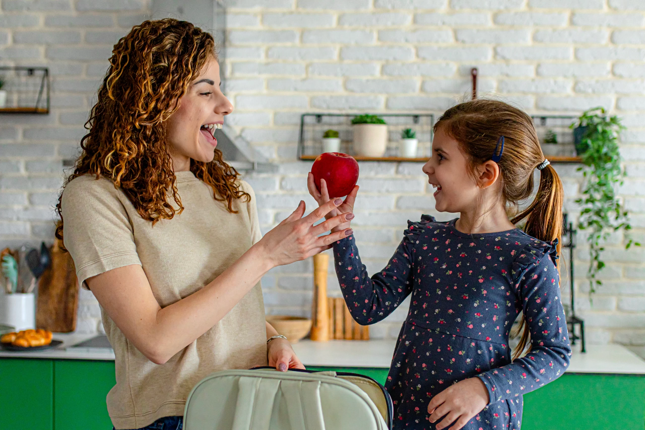 Blog 22 Mother and daughter preparing a healthy back-to-school lunch together in the kitchen